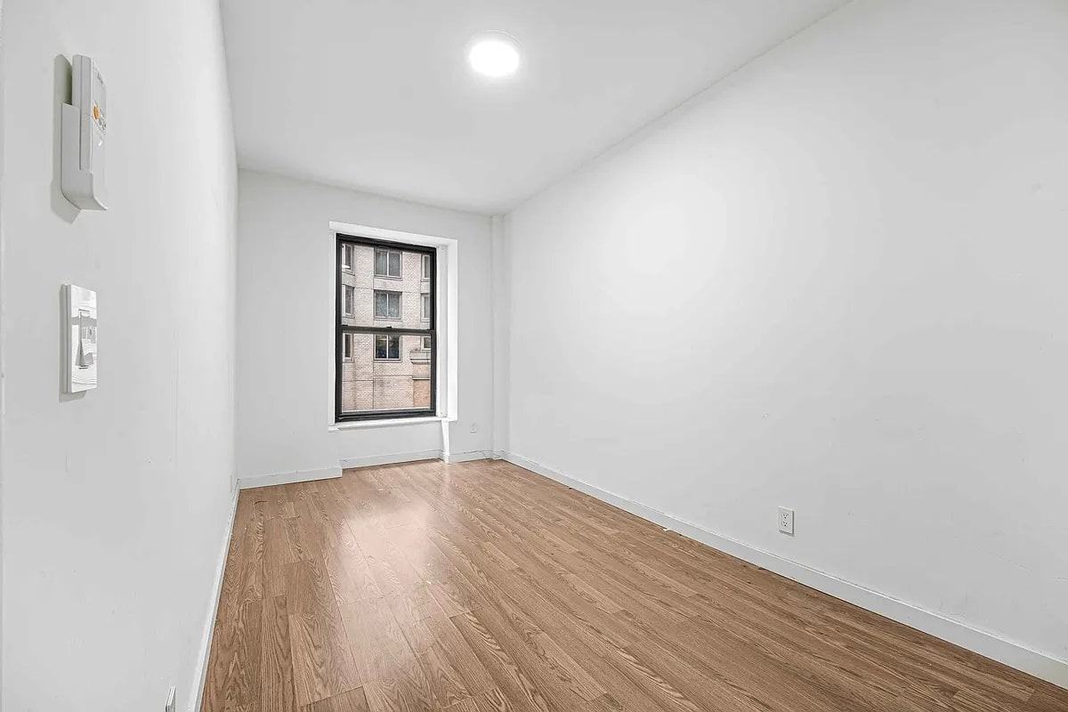 160 W 54th St #2 - Photo 3 of 7