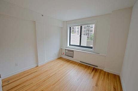 W 15th St #212 - Photo 4 of 7