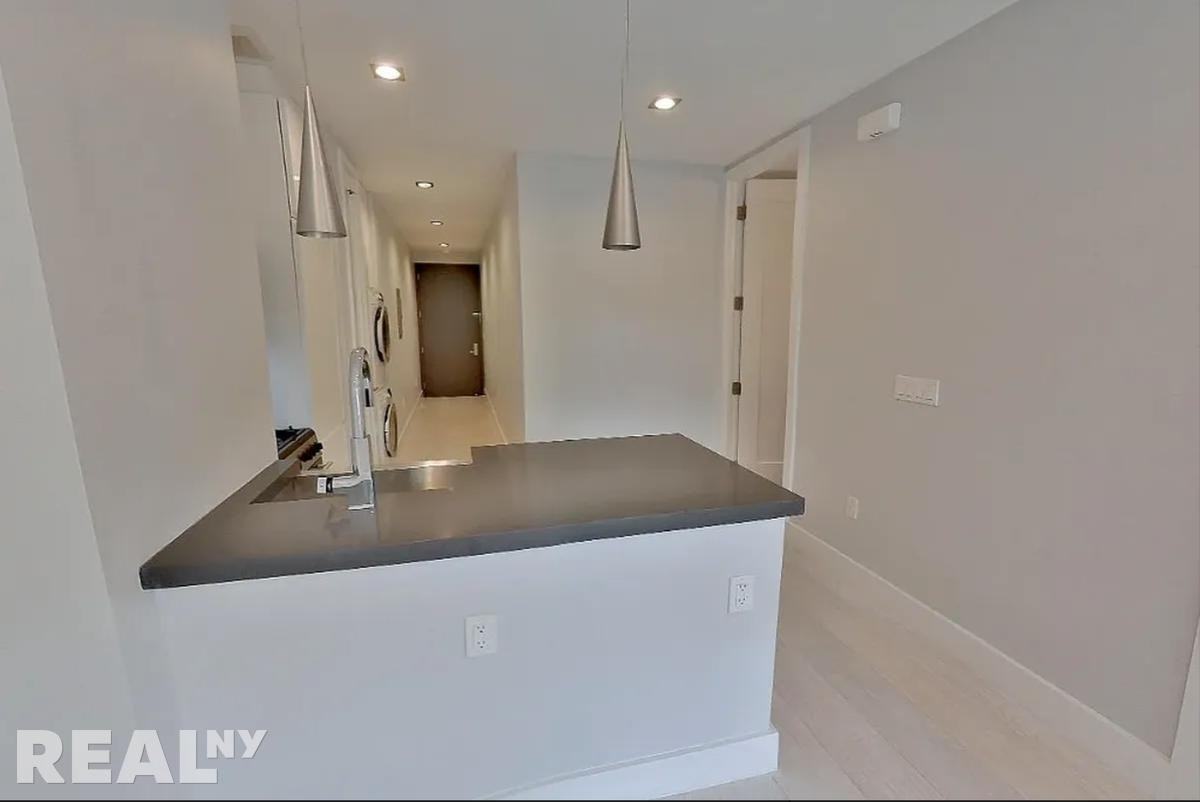 Stanton St #5E2 - Photo 2 of 7