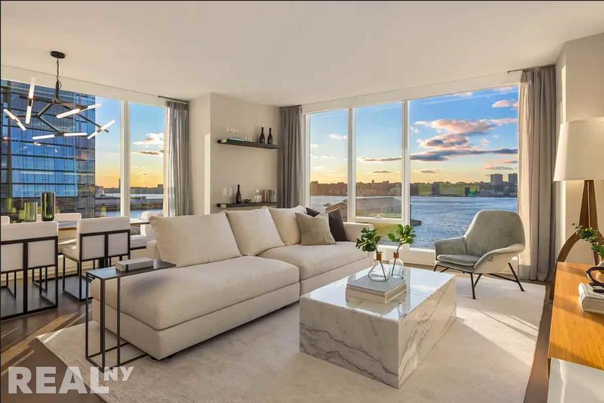 W 61st St #827 - Photo 2 of 14