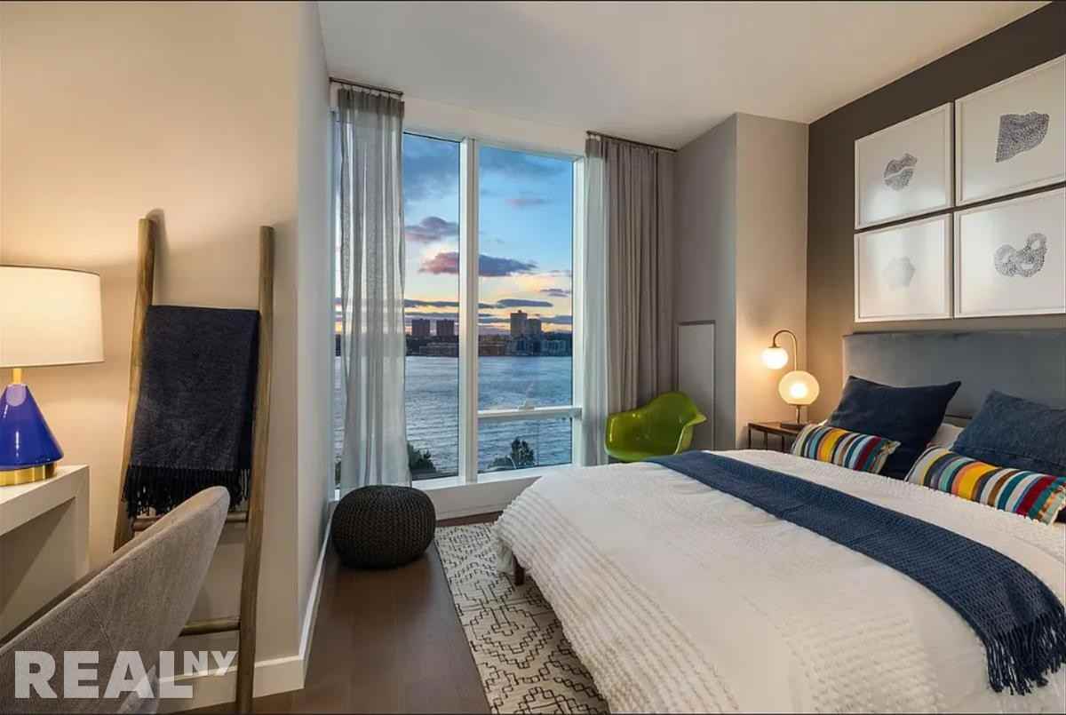 W 61st St #827 - Photo 5 of 14