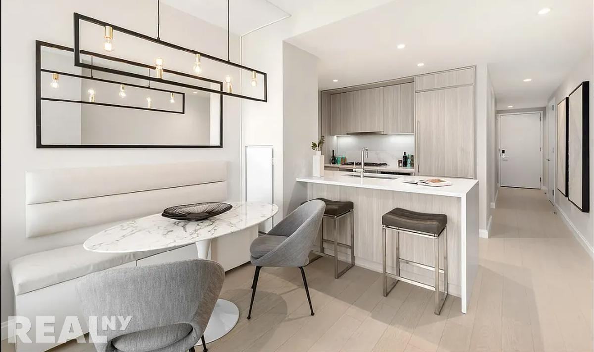 W 61st St #722 - Photo 2 of 13