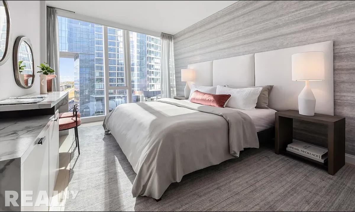 W 61st St #722 - Photo 3 of 13