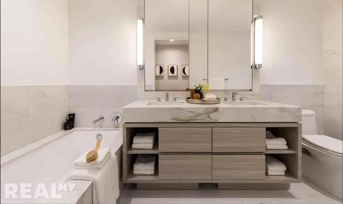 W 61st St #722 - Photo 4 of 13