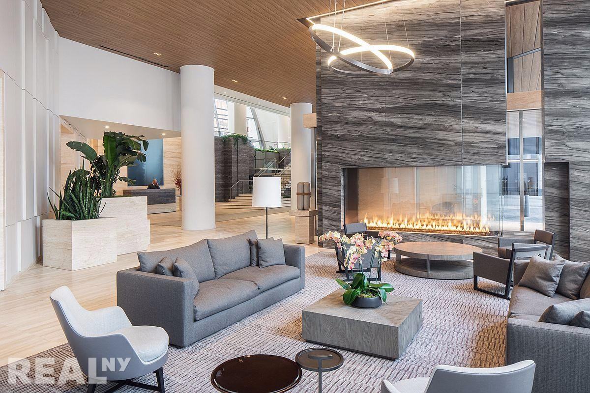 W 61st St #722 - Photo 5 of 13