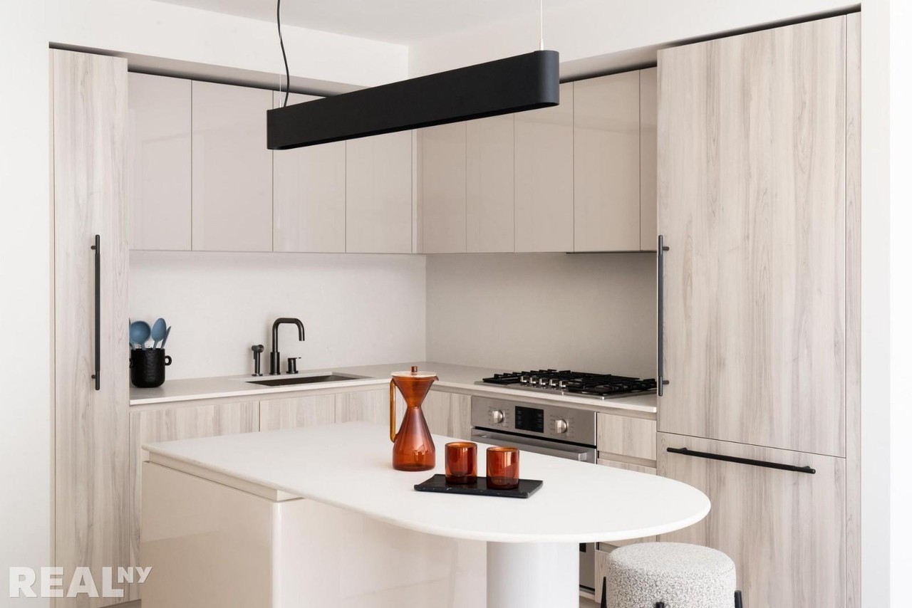 W 60th St #4D - Photo 2 of 10