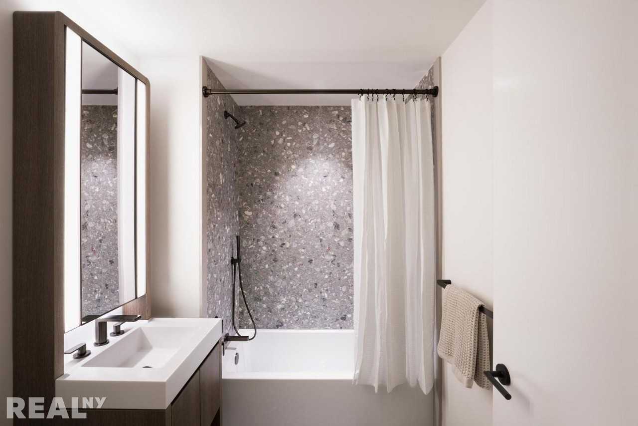 W 60th St #4D - Photo 5 of 10