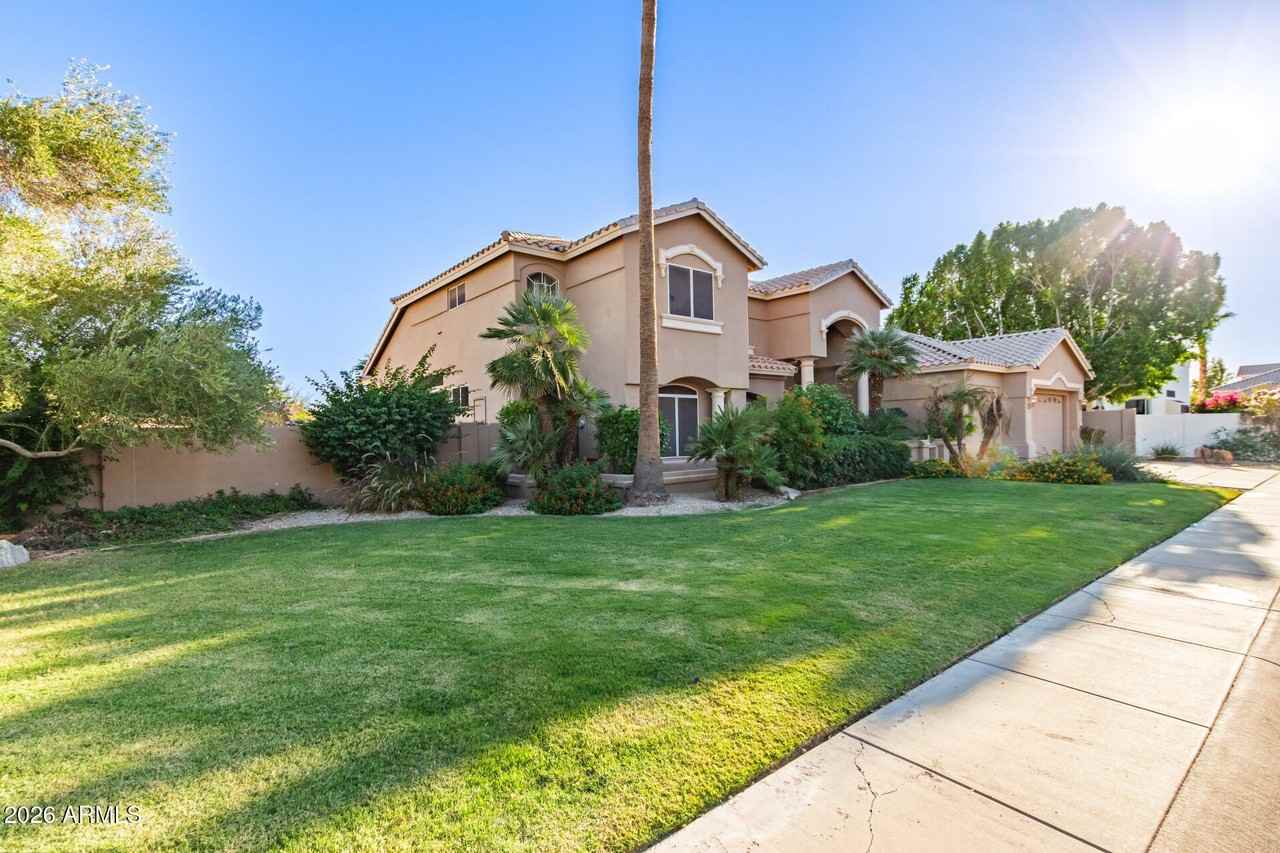 3013 E Rockledge Rd - Photo 3 of 47