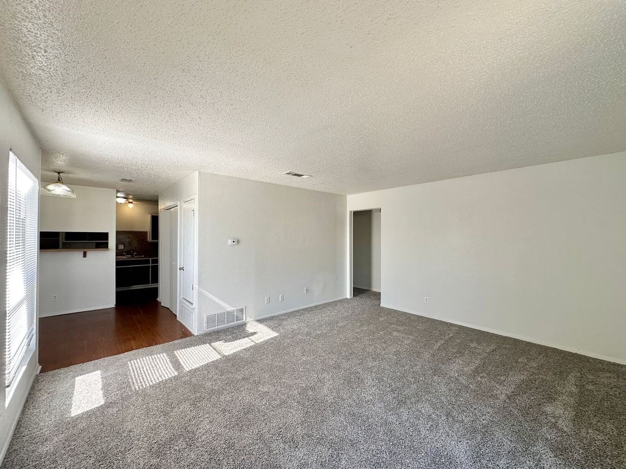 2105 Creekwood Dr - Photo 3 of 34