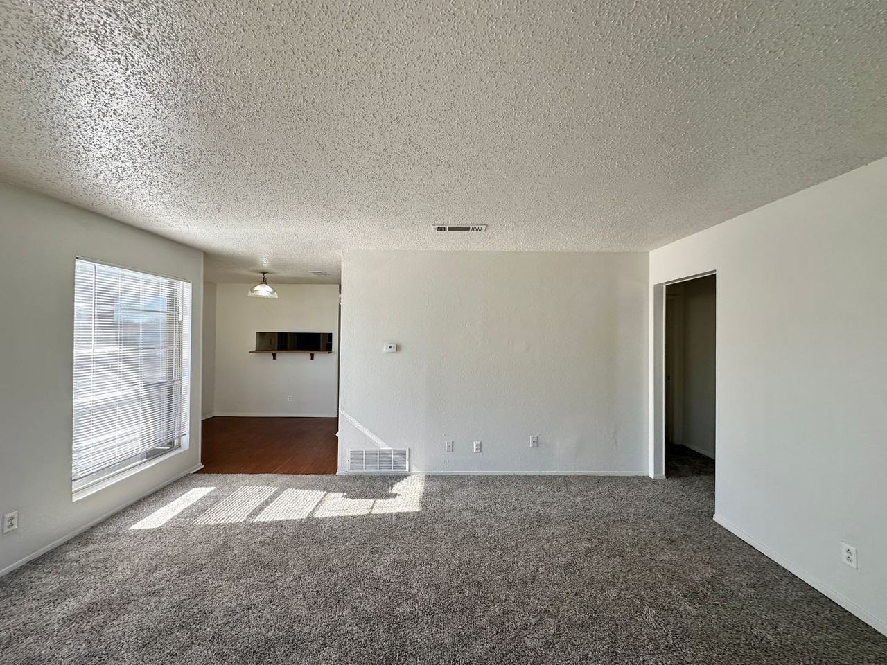 2105 Creekwood Dr - Photo 4 of 34