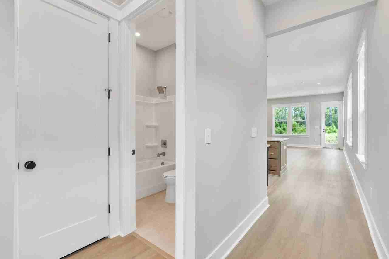 299 Suwannee Dr Unit B - Photo 4 of 34