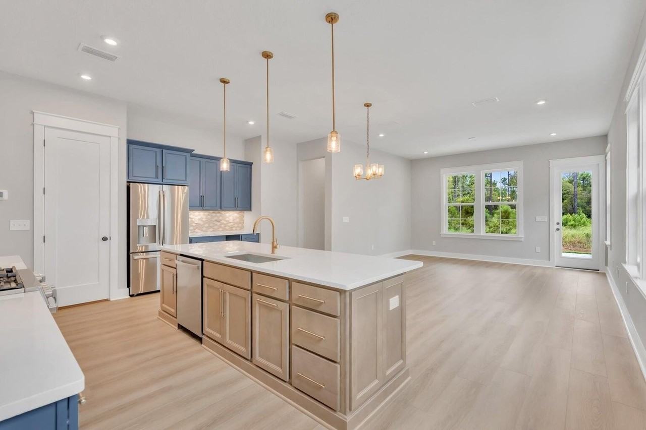 299 Suwannee Dr Unit B - Photo 5 of 34