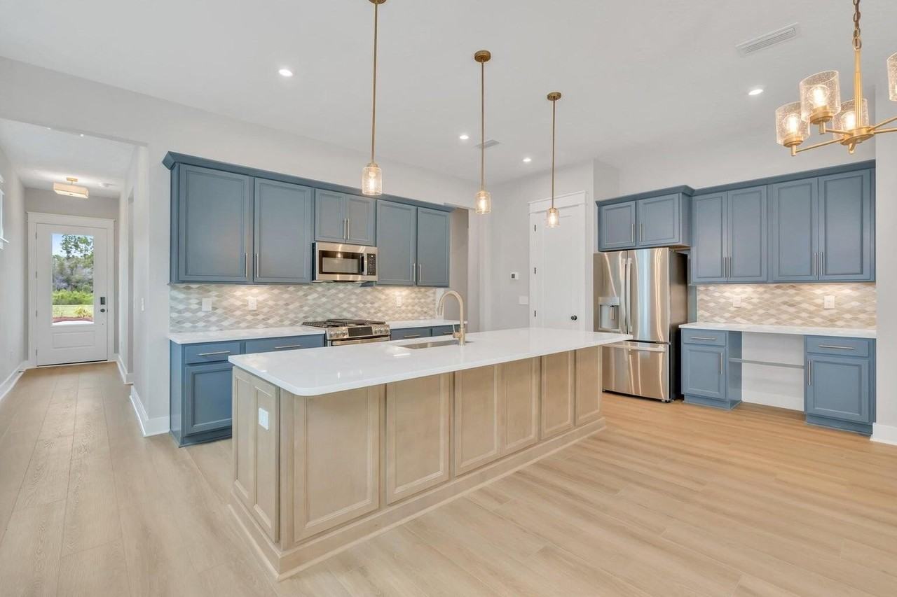 299 Suwannee Dr Unit B - Photo 6 of 34