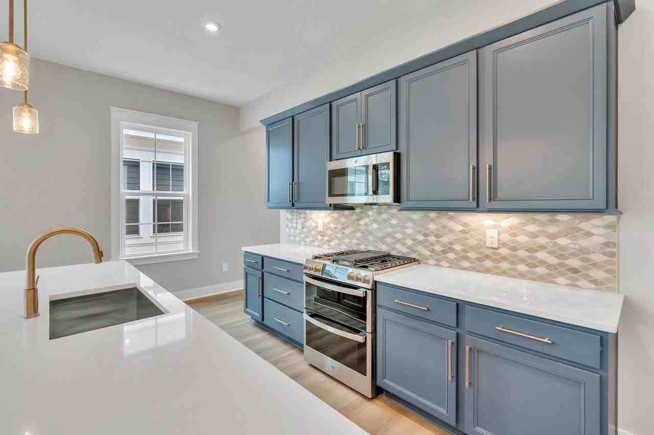 299 Suwannee Dr Unit B - Photo 7 of 34