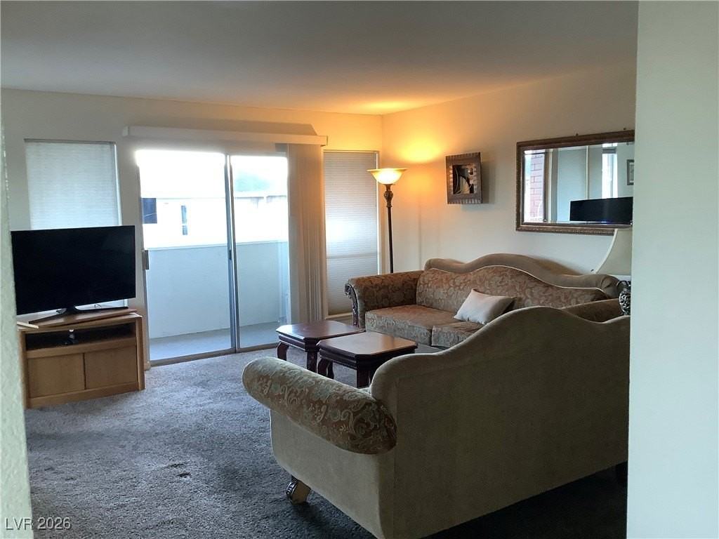 682 Oakmont Ave #1502 - Photo 3 of 23