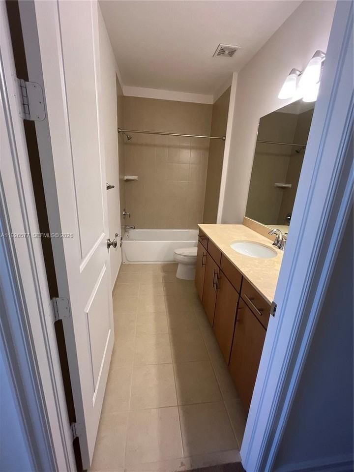 115 Riverwalk Cir E - Photo 7 of 18