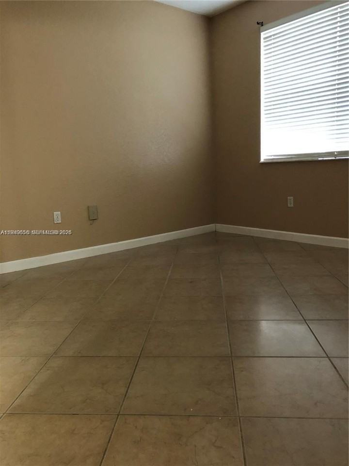 17830 Nw 73rd Ave #102-22 - Photo 6 of 8