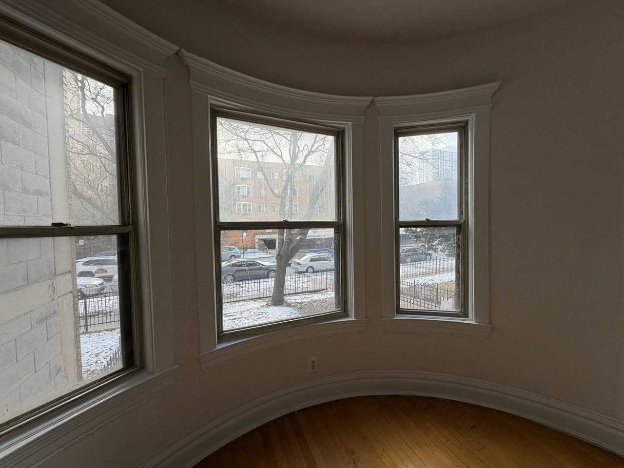 668 W Sheridan Rd Apt 1 #1 - Photo 6 of 19