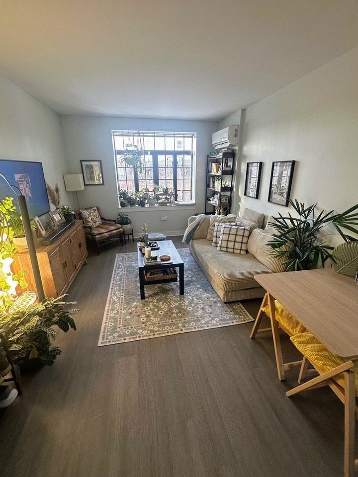 2806 N Leavitt St Unit 102 #102 - Photo 2 of 11