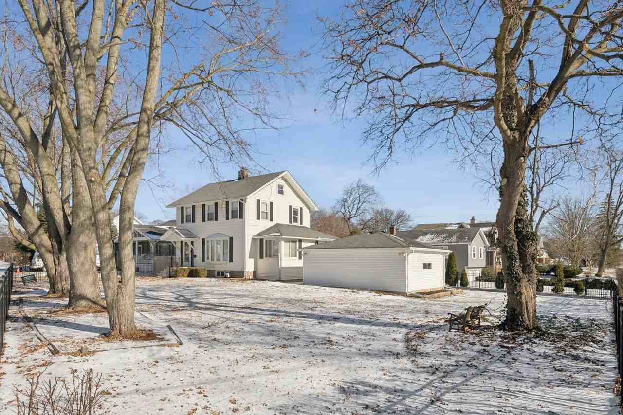 713 Warrenville Rd - Photo 2 of 15