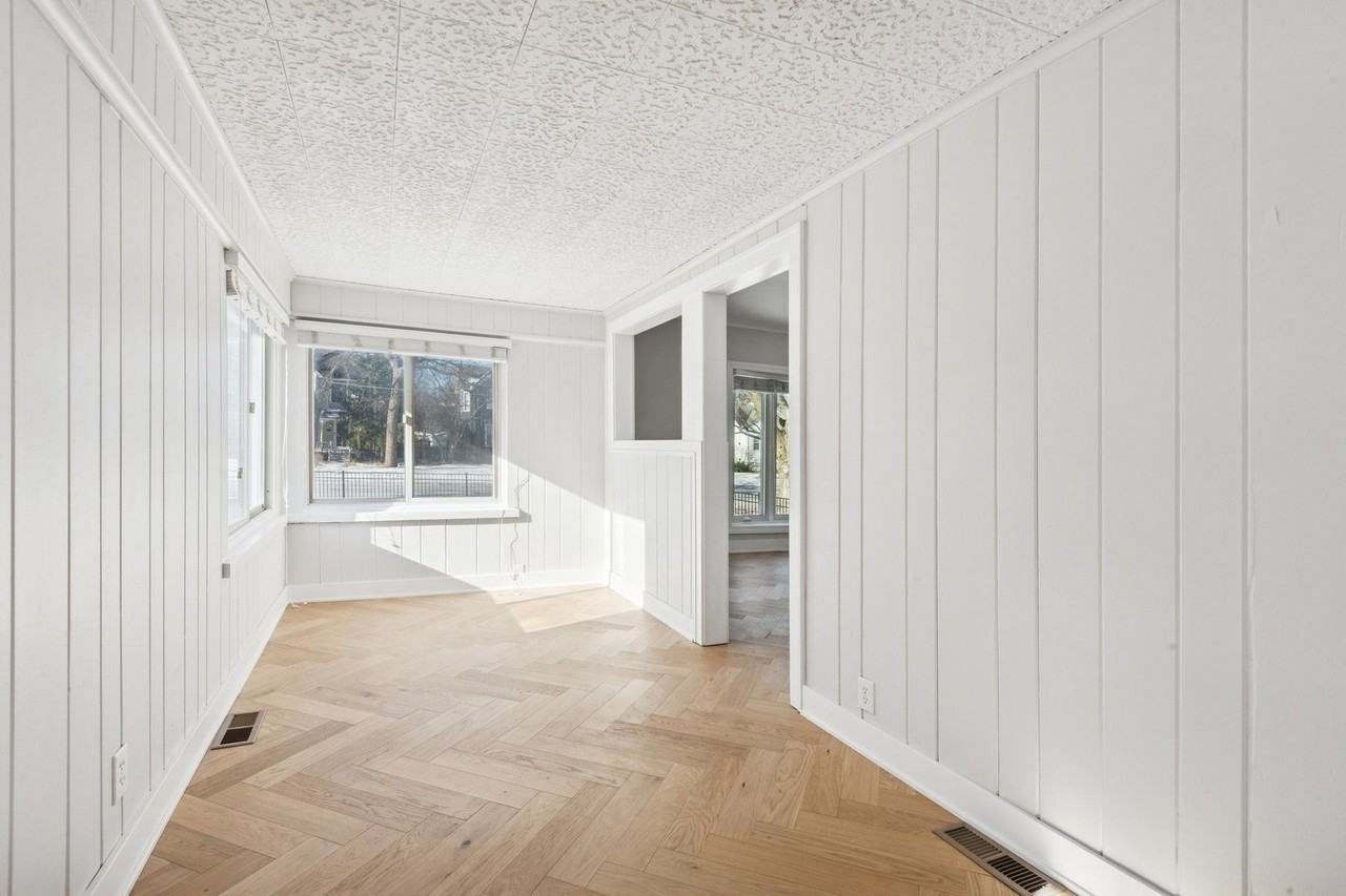 713 Warrenville Rd - Photo 5 of 15