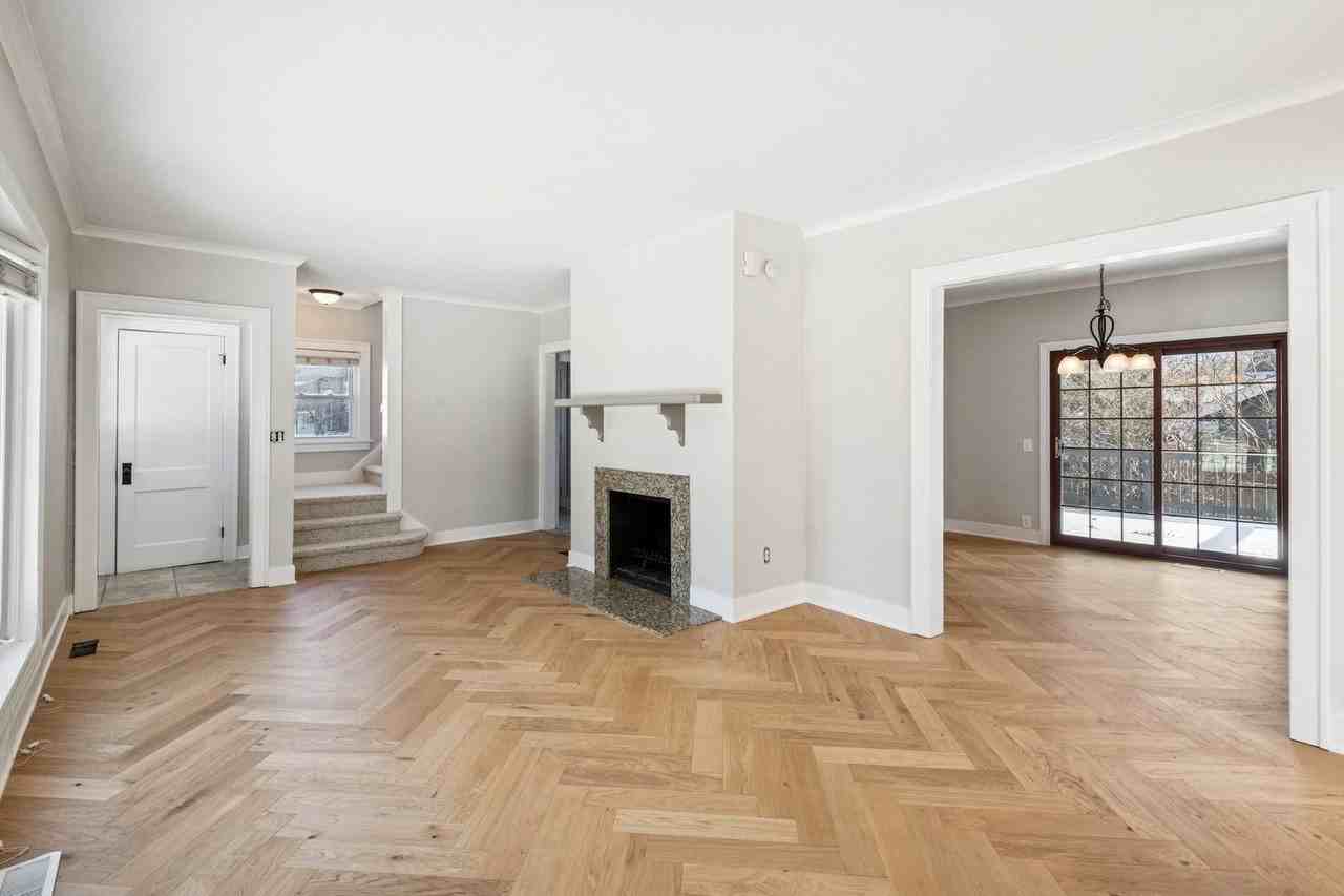 713 Warrenville Rd - Photo 6 of 15