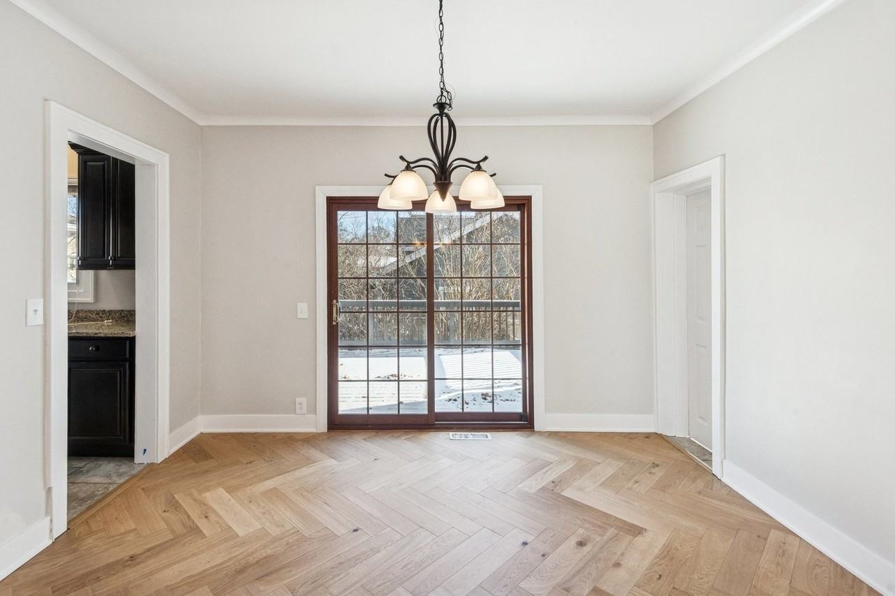 713 Warrenville Rd - Photo 7 of 15