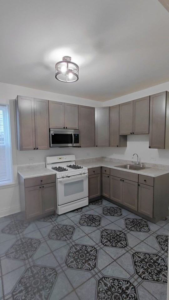 1741 N Central Park Ave Apt 1 #1 - Photo 5 of 14