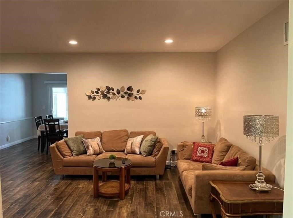 18221 Gresham St - Photo 7 of 26