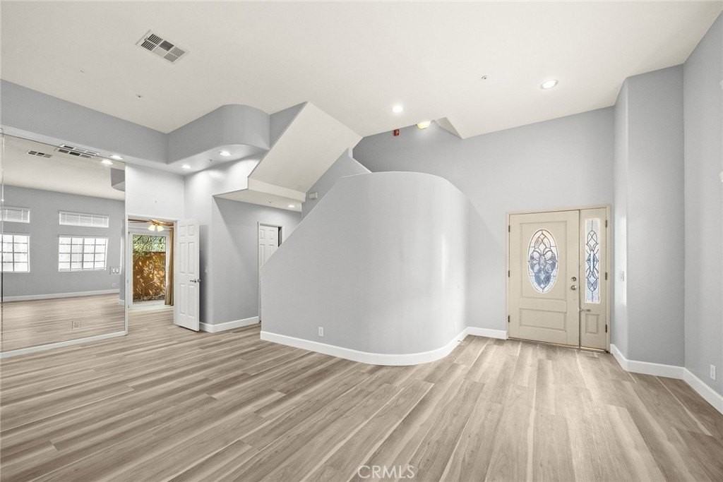 319 California St #F - Photo 3 of 30