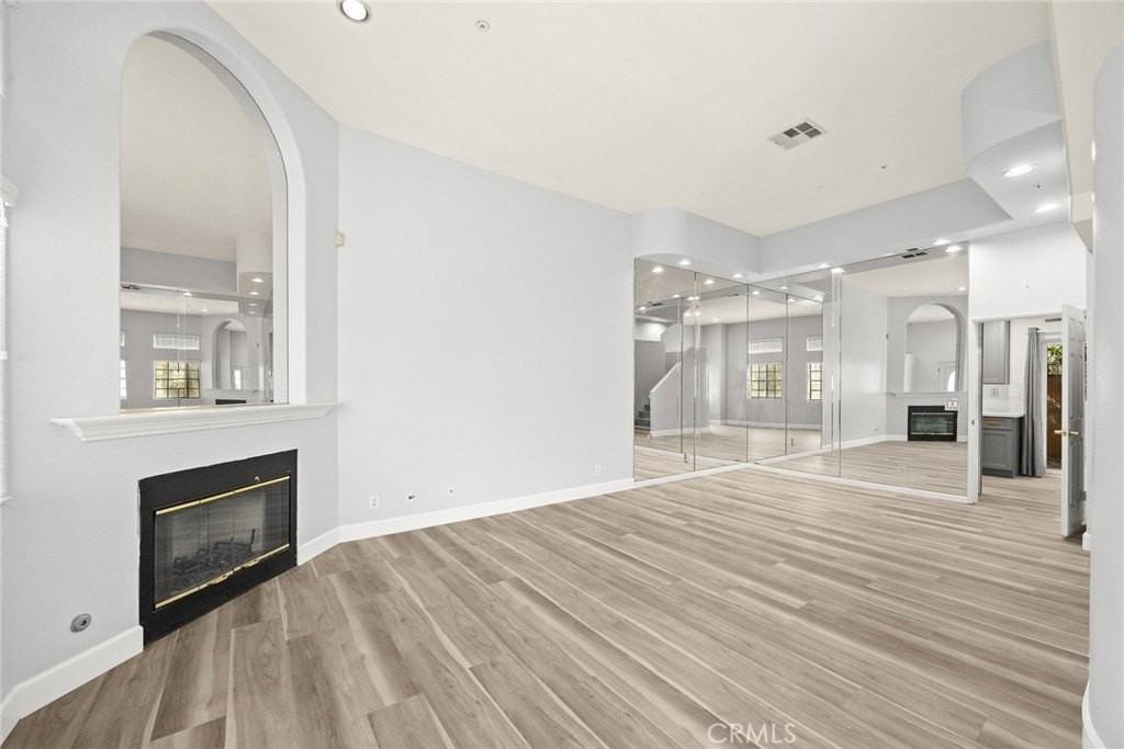 319 California St #F - Photo 5 of 30