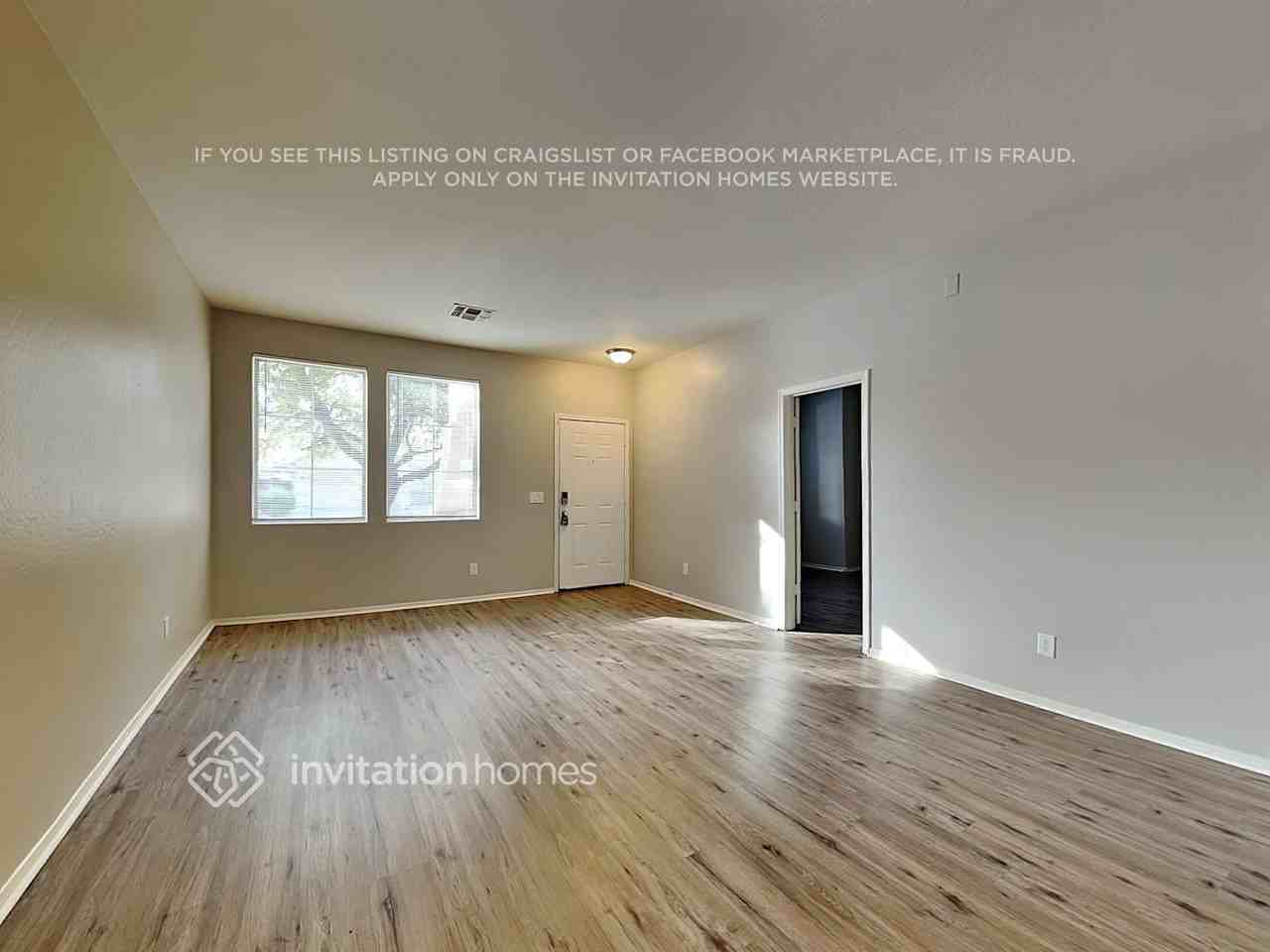 9526 W Minnezona Ave - Photo 3 of 18