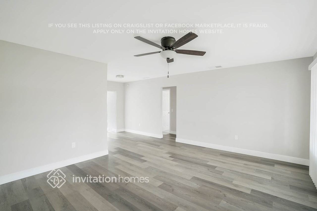 2925 Nw 69th Ave - Photo 2 of 22