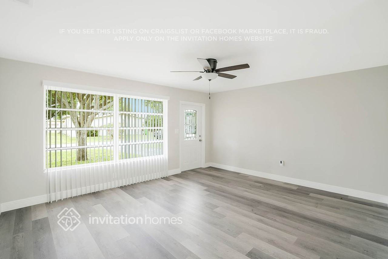 2925 Nw 69th Ave - Photo 4 of 22