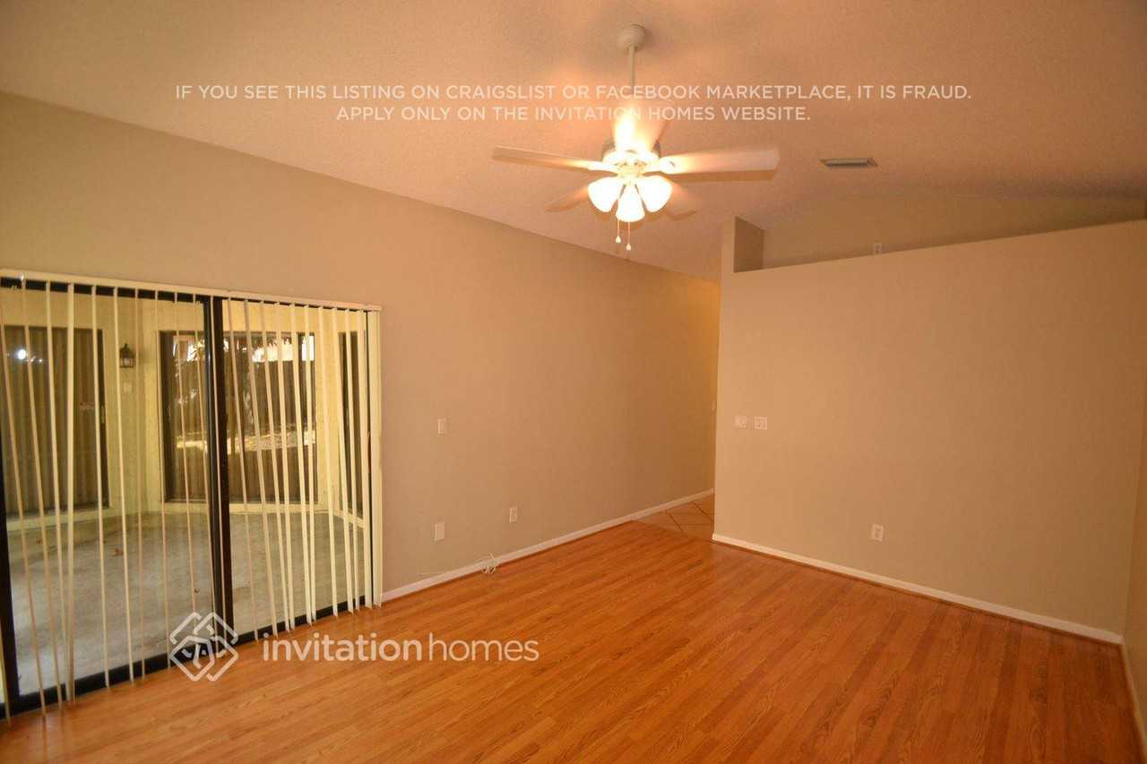 11571 Waterford Ct - Photo 6 of 14