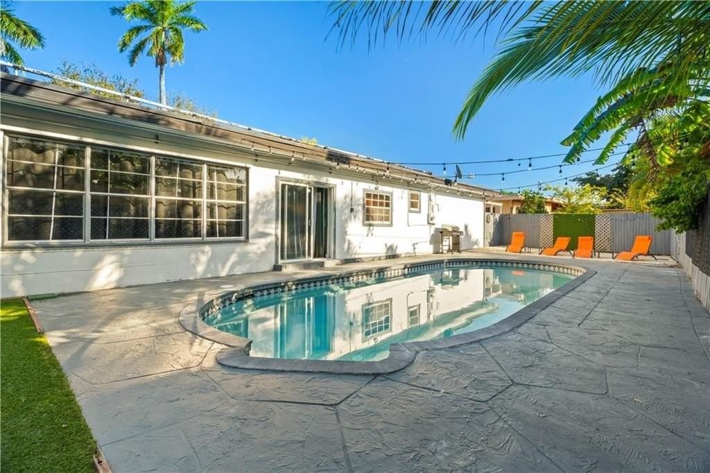 19340 Ne 19th Ave - Photo 7 of 36