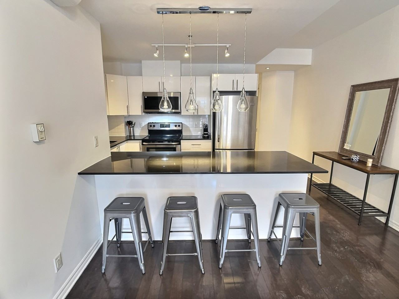 3456 Avenue du Parc #201 - Photo 2 of 15