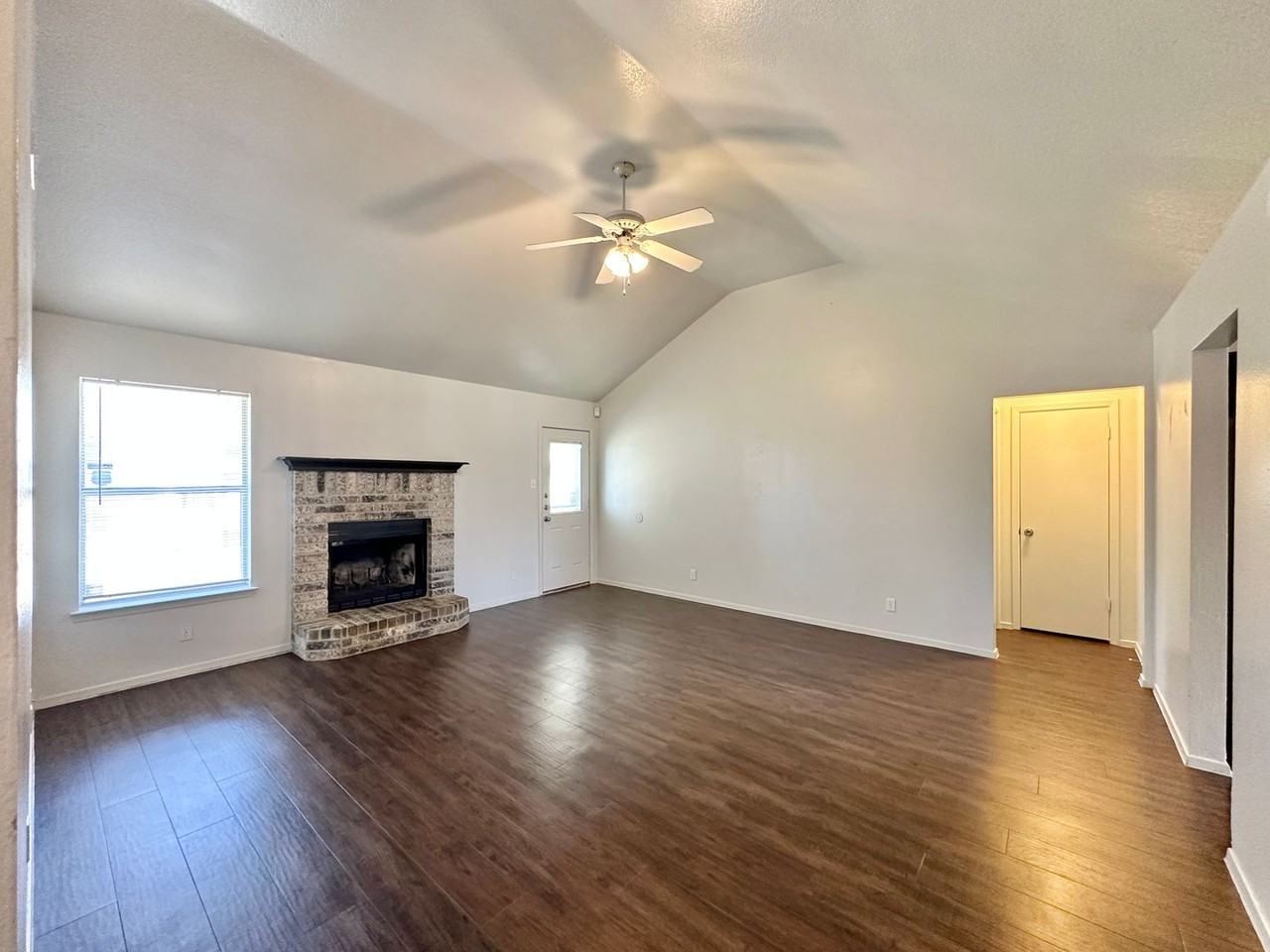 2607 Hidden Hill Dr - Photo 2 of 28