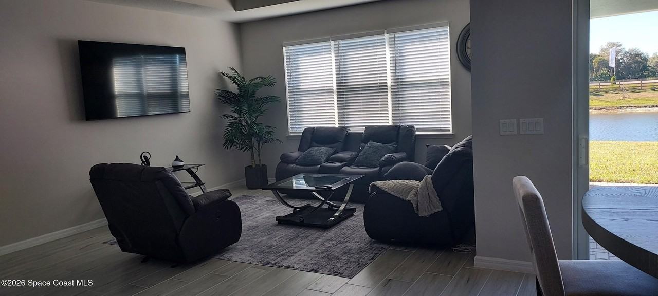 5090 Daybreak Dr - Photo 4 of 14