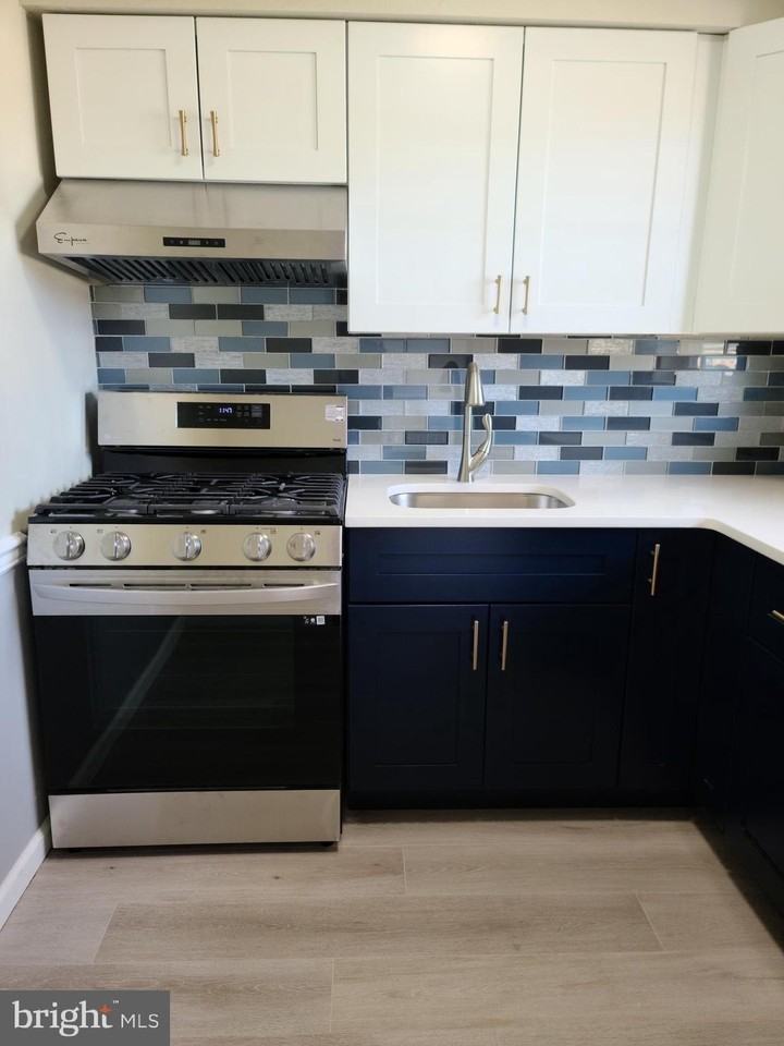 47 Garden View Ter Unit 4-4 #4 - Photo 3 of 10