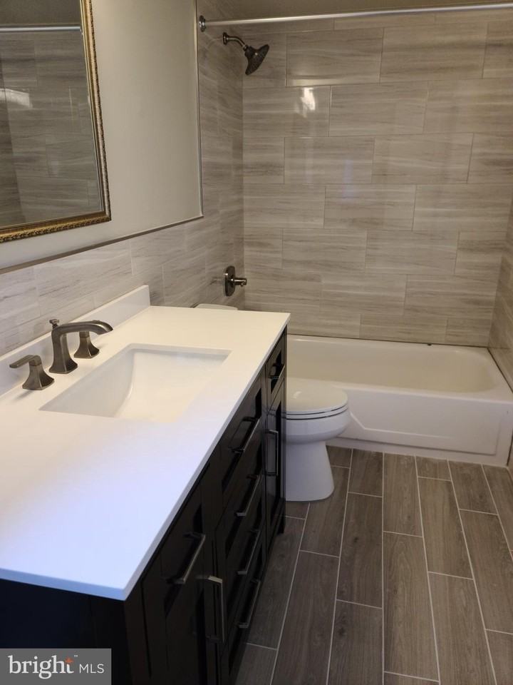 47 Garden View Ter Unit 4-4 #4 - Photo 4 of 10