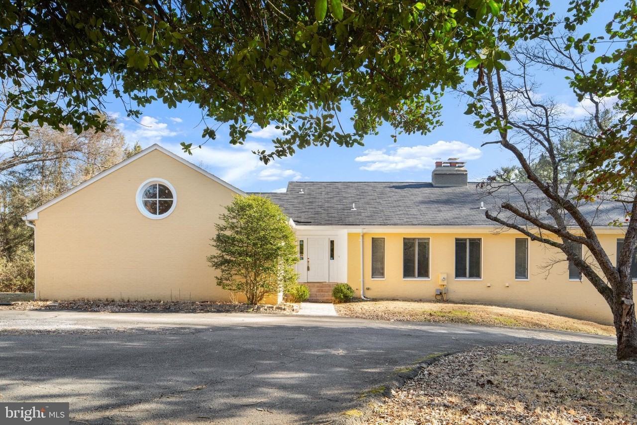 901 Walker Rd - Photo 2 of 50