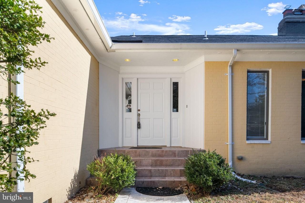 901 Walker Rd - Photo 3 of 50