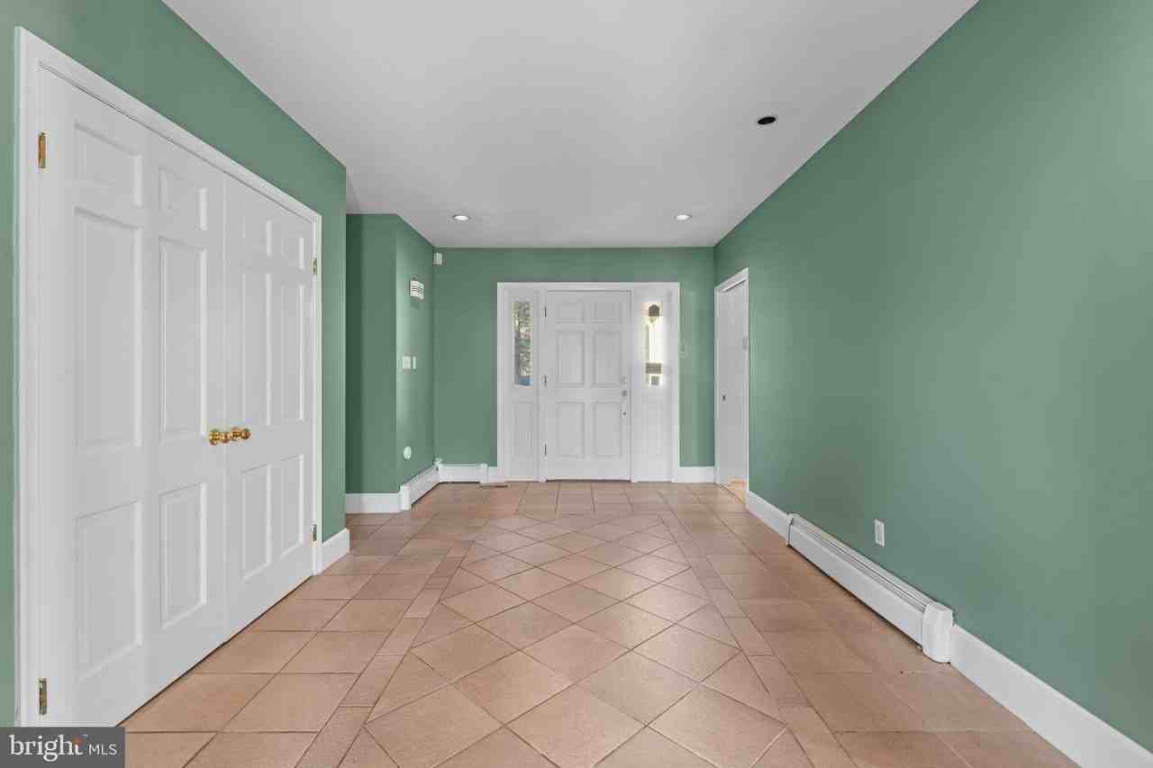 901 Walker Rd - Photo 4 of 50