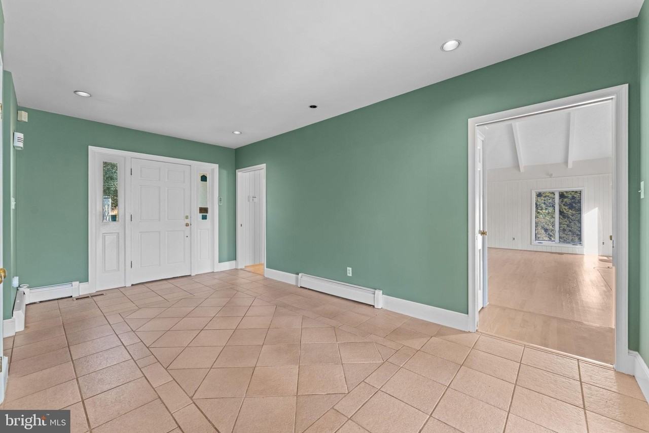 901 Walker Rd - Photo 6 of 50