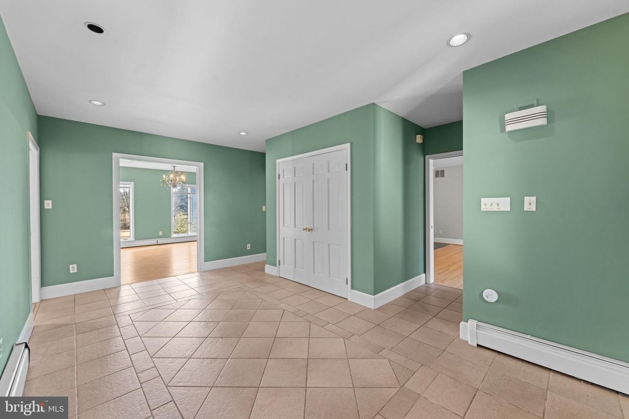 901 Walker Rd - Photo 7 of 50