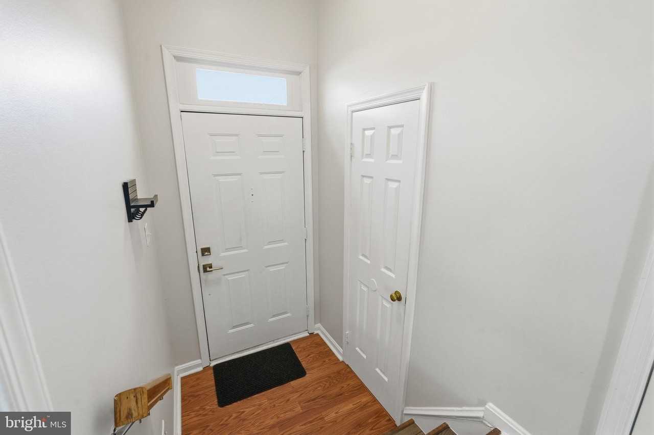 6739 Rockledge Pl - Photo 3 of 40