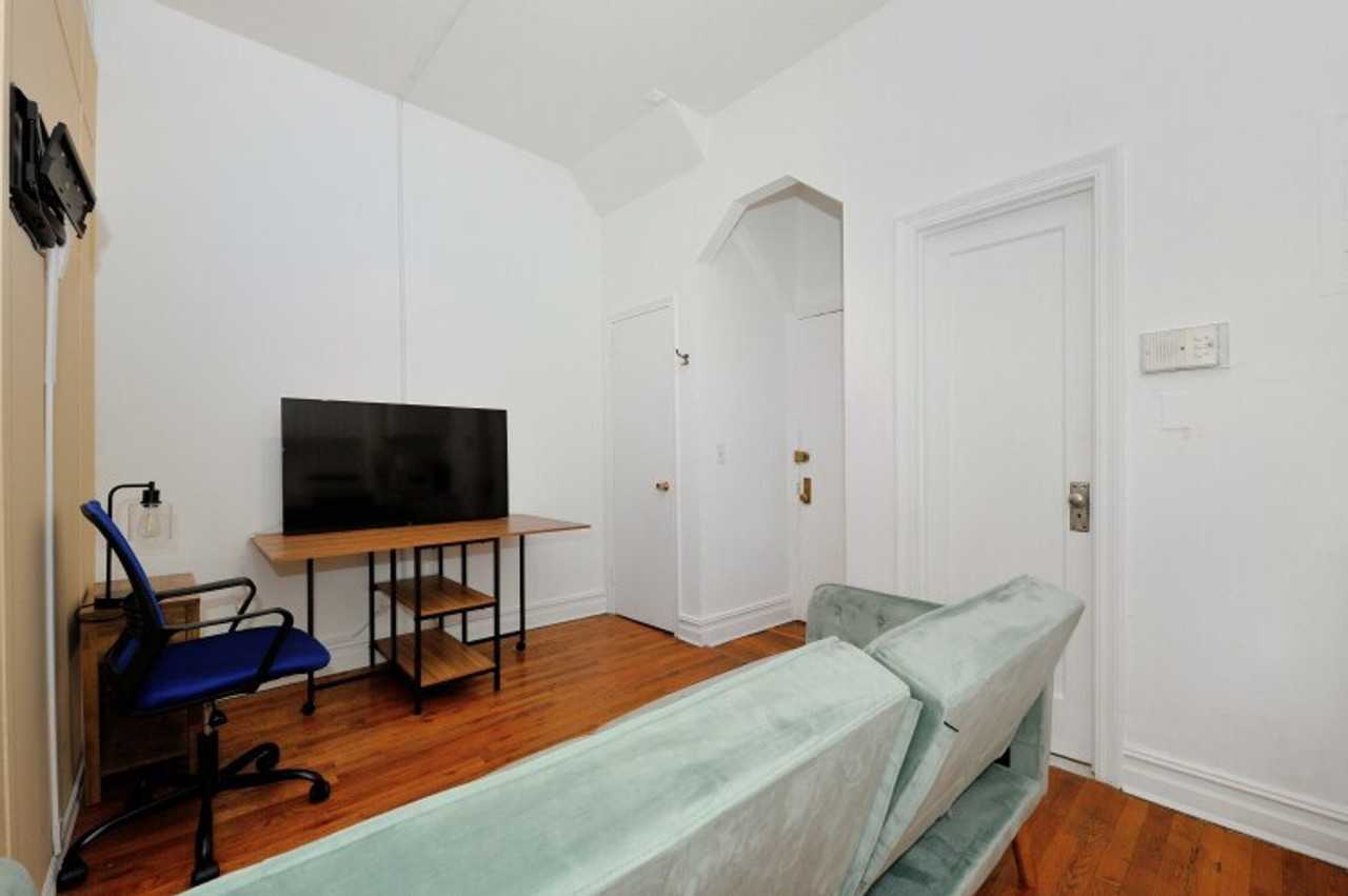 649 9th Ave #1323949P - Photo 7 of 22