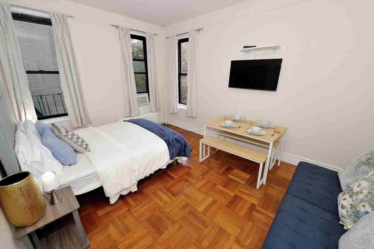 414 E 77th St #1323972P - Photo 4 of 10