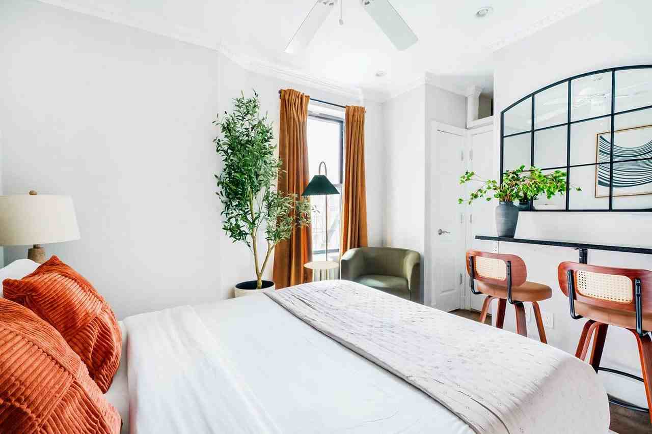 234 Mott Street - Photo 4 of 22